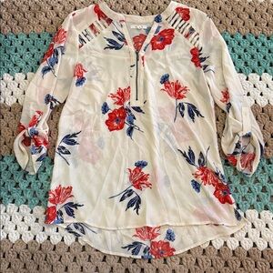 Maurices Cream Red Blue Floral Tunic Top Shirt Blouse cUt Out Womans sz Small